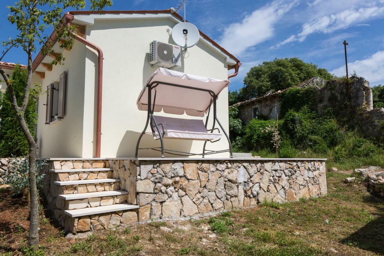 Small Old House Nedescina Exterior photo
